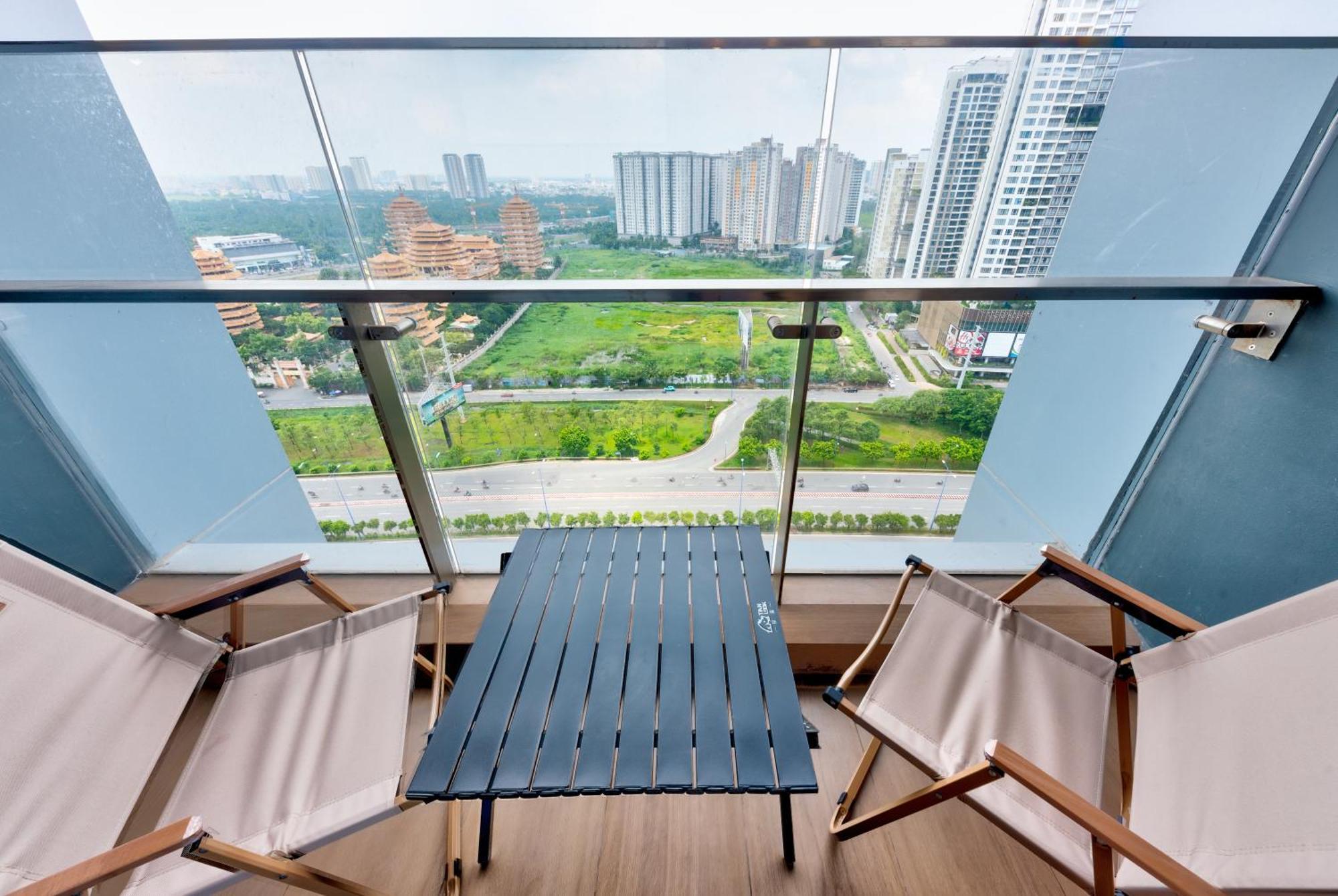 Smile - Lumiere Luxury View & Pool - Thao Dien Apartment Ho Chi Minh City